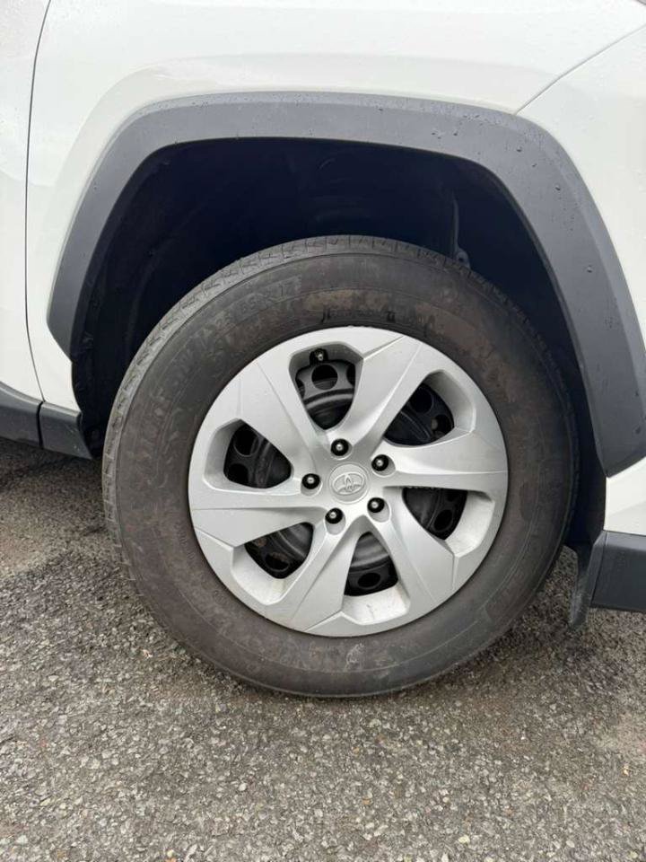 Used 2024 Toyota RAV4 LE AWD/4WD image 11