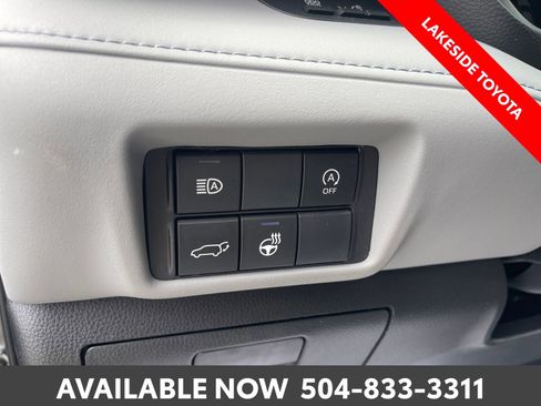 Used 2023 Toyota Highlander Limited FWD image 28