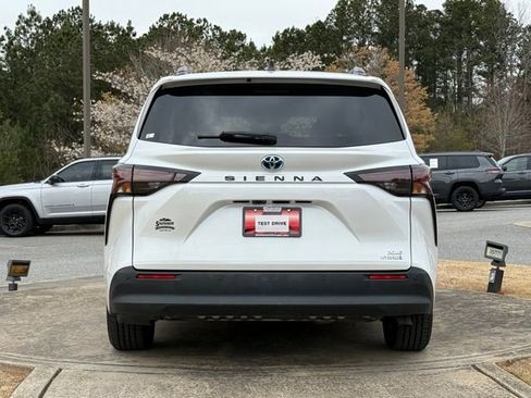 Used 2023 Toyota Sienna XLE w/ XLE Plus Package image 6
