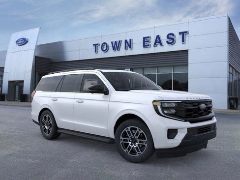 New 2025 Ford Expedition Active image 8