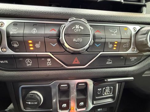 Used 2025 Jeep Wrangler Sport AWD/4WD image 20