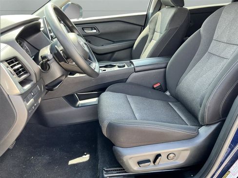 Used 2024 Nissan Rogue SV AWD/4WD image 16