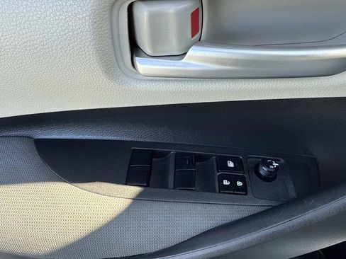 Used 2020 Toyota Corolla LE image 18