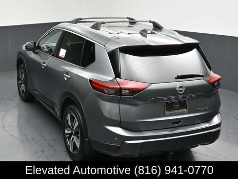 Used 2025 Nissan Rogue SL AWD/4WD image 24