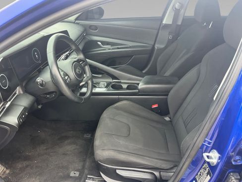 Used 2023 Hyundai Elantra SEL w/ Convenience Package FWD image 11