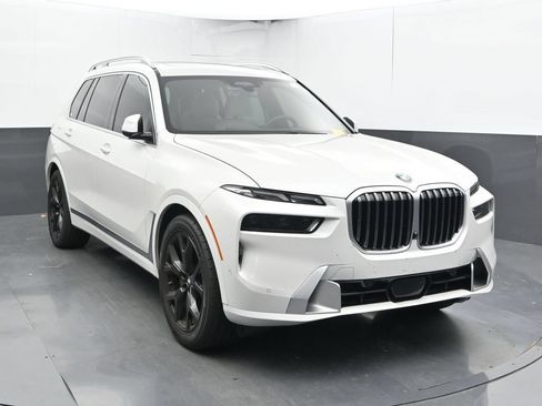 Used 2023 BMW X7 xDrive40i AWD/4WD image 4