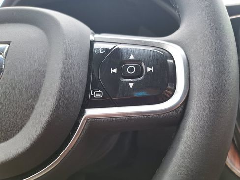 Used 2023 Volvo XC60 B5 Ultimate w/ Protection Package Premier FWD image 18