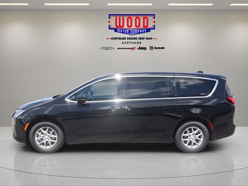 New 2027 Chrysler Pacifica Select FWD image 6