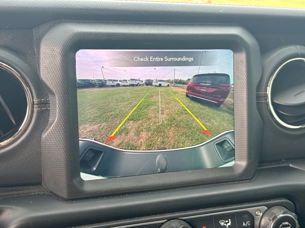 Used 2023 Jeep Gladiator Overland AWD/4WD image 20