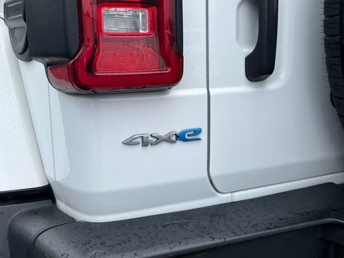 Used 2023 Jeep Wrangler Unlimited Sahara w/ Cold Weather Group image 6