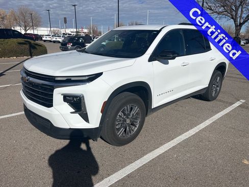 Certified 2025 Chevrolet Traverse LT image 1