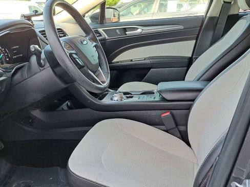 Used 2020 Ford Fusion SE w/ Equipment Group 151A FWD image 12