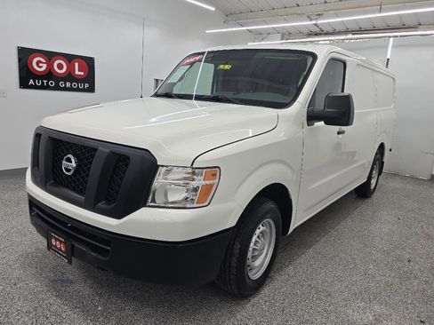 Used 2021 Nissan NV 2500 S image 3