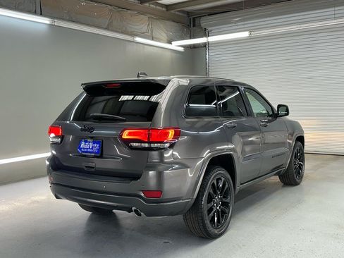 Used 2021 Jeep Grand Cherokee Laredo X RWD image 8