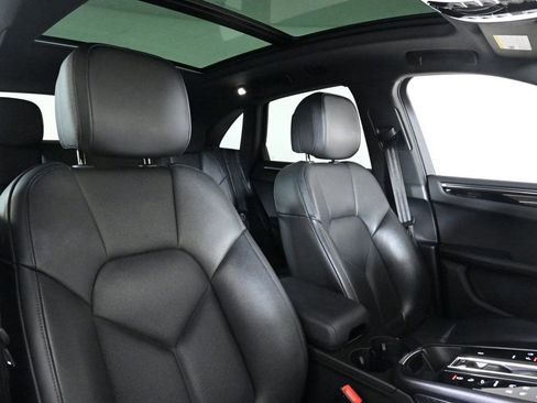 Certified 2024 Porsche Macan image 18