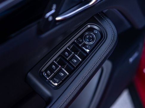 Certified 2024 Porsche Macan S AWD/4WD image 42