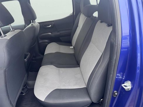 Used 2022 Toyota Tacoma TRD Off-Road image 14