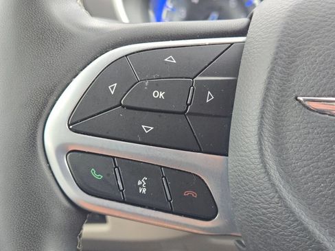 Certified 2024 Chrysler Pacifica Touring-L FWD image 31