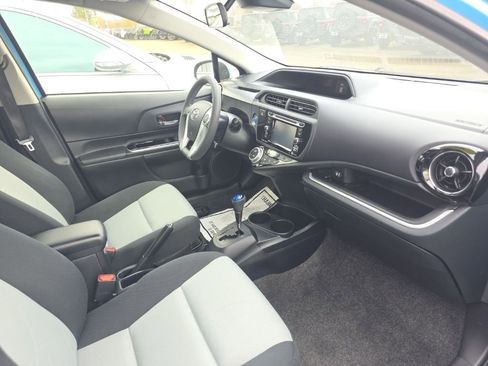 Used 2016 Toyota Prius C Three image 8