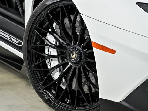 Used 2017 Lamborghini Aventador LP 750-4 Superveloce AWD/4WD image 3