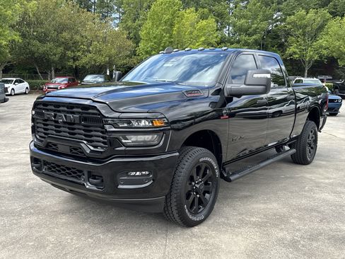 New 2025 RAM 2500 Big Horn AWD/4WD image 3
