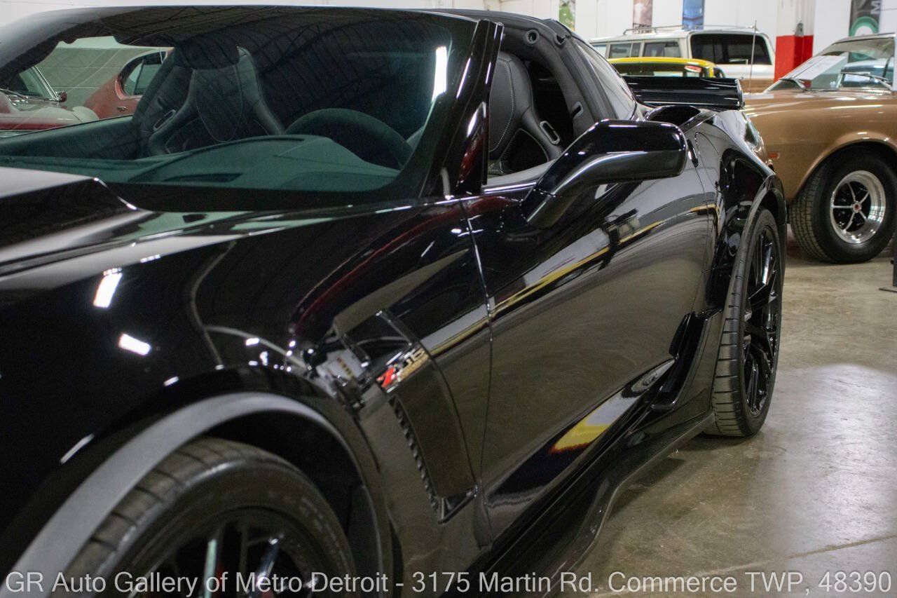 Used 2016 Chevrolet Corvette Z06 w/ 3LZ Preferred Equipment Group RWD image 22