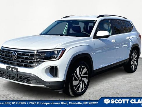 Used 2024 Volkswagen Atlas SE image 3