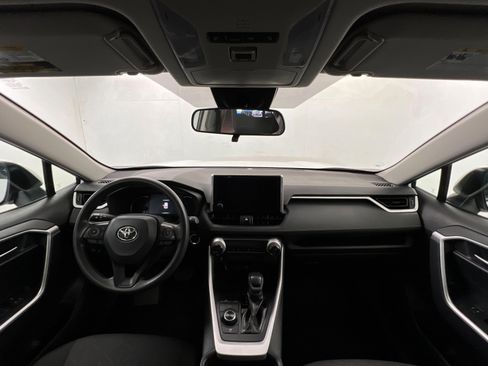 Used 2025 Toyota RAV4 XLE AWD/4WD image 9