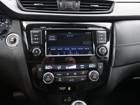 Used 2019 Nissan Rogue SL AWD/4WD image 15