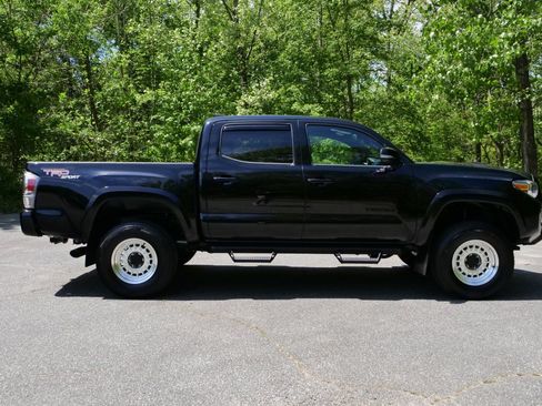 Used 2022 Toyota Tacoma TRD Sport AWD/4WD image 28