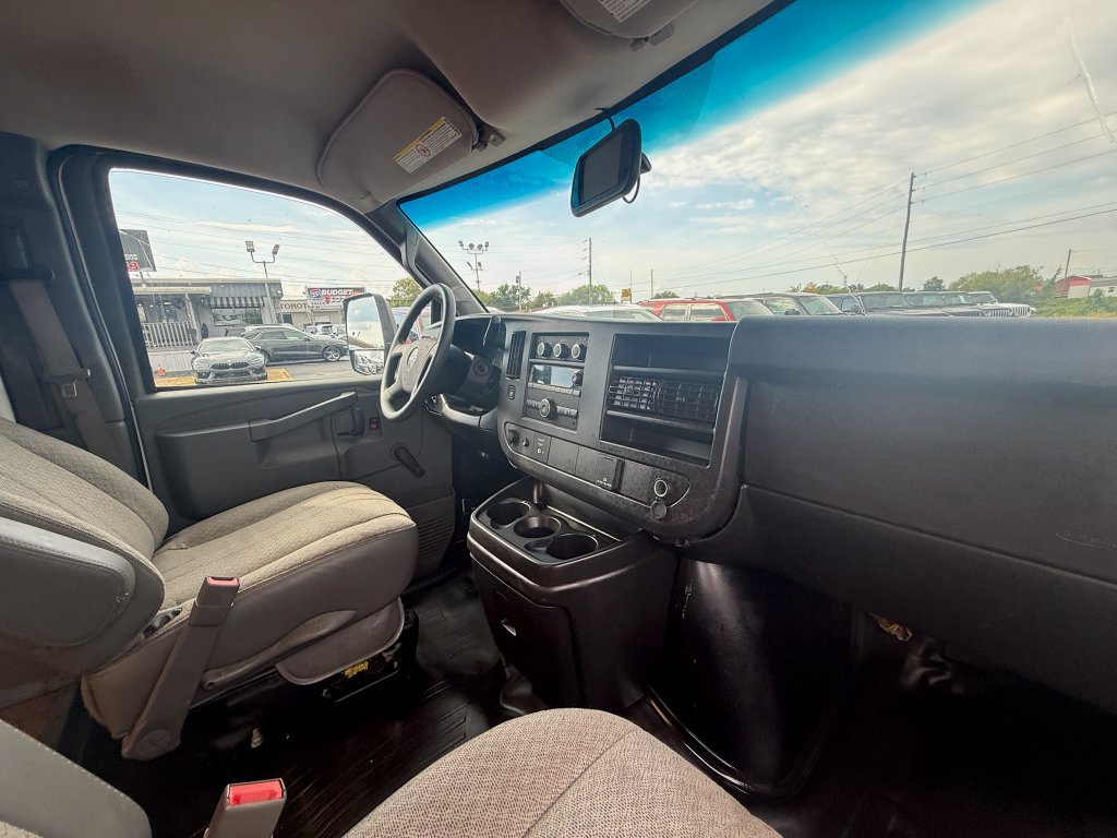 Used 2020 GMC Savana 3500 Extended w/ Driver Convenience Package RWD image 20