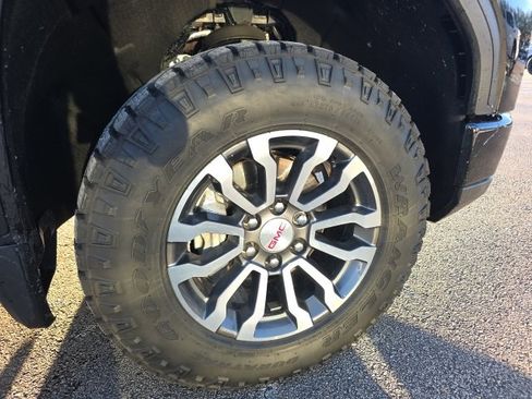 Used 2023 GMC Sierra 1500 AT4 w/ AT4 Premium Package image 9