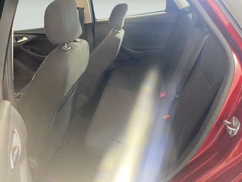 Used 2017 Ford Focus SE FWD image 25