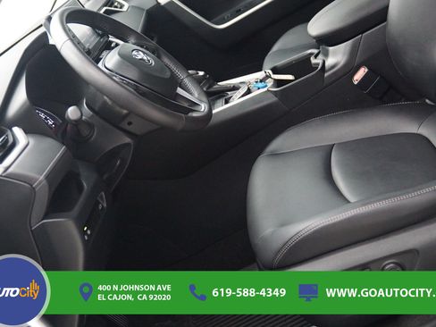 Used 2022 Toyota RAV4 XLE Premium FWD image 9