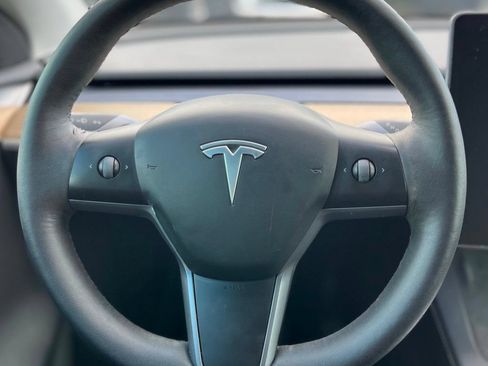 Used 2022 Tesla Model Y Long Range AWD/4WD image 21