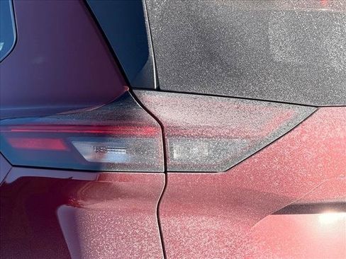 Used 2023 Nissan Rogue SV image 12