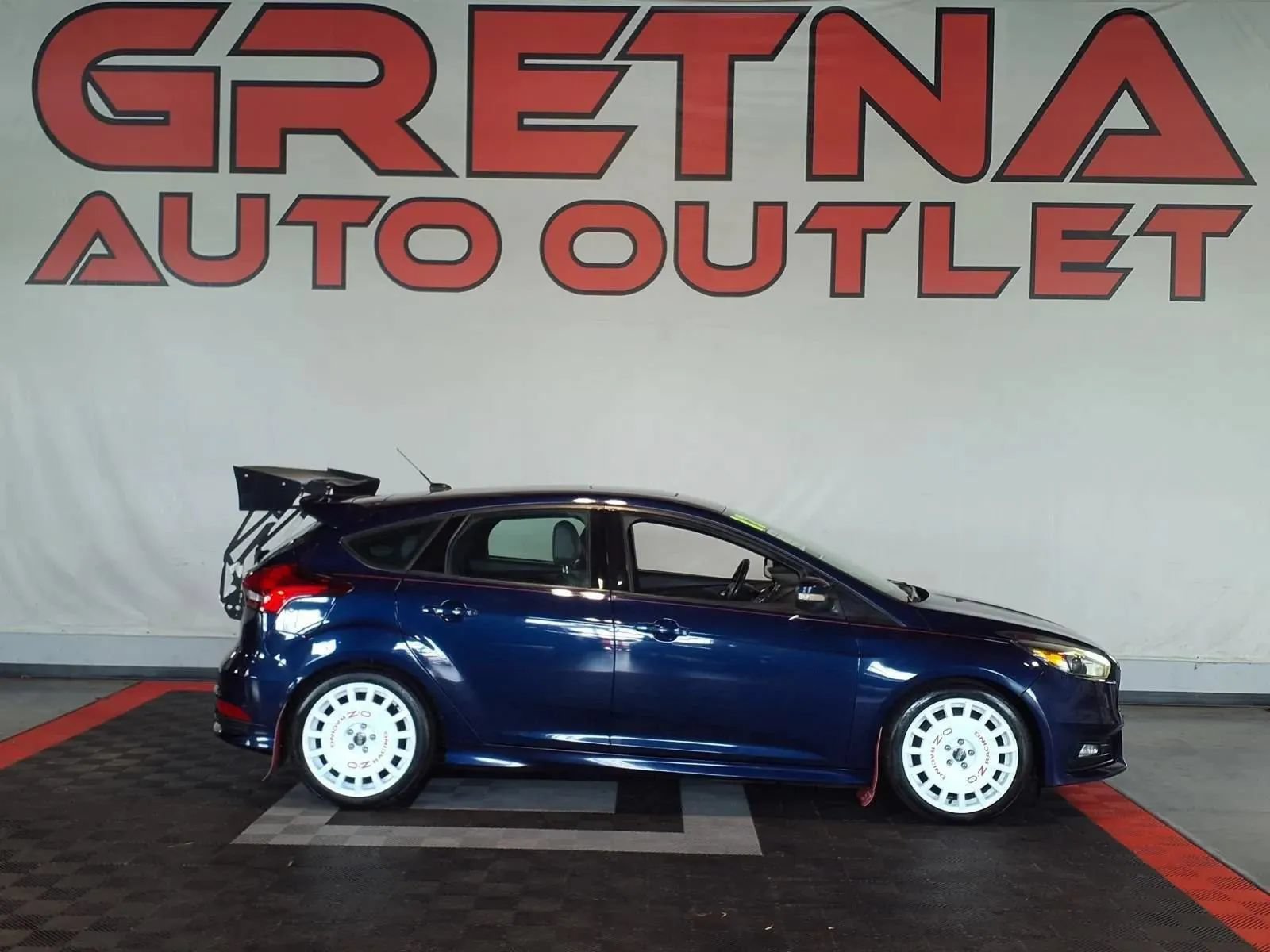 Used 2017 Ford Focus ST w/ Equipment Group 401A FWD image 1