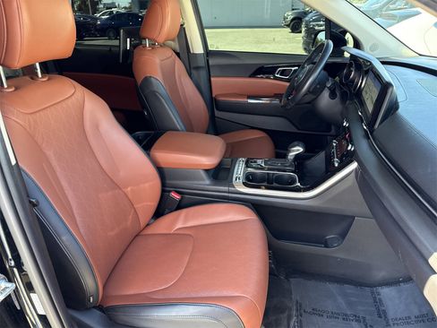 Used 2022 Kia Carnival SX image 27