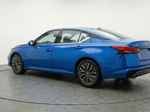 Used 2025 Nissan Altima 2.5 SV image 6