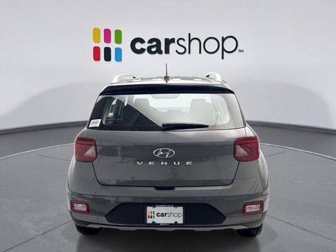 Used 2023 Hyundai Venue Limited image 4