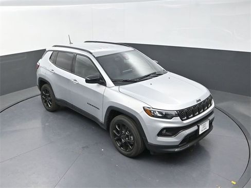 New 2026 Jeep Compass Latitude image 9