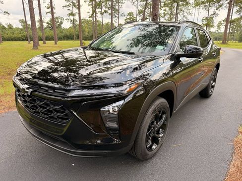 New 2026 Chevrolet Trax LT w/ Driver Confidence Package FWD image 1
