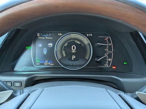 Used 2024 Lexus ES 300h w/ Accessory Package (Z2) FWD image 11