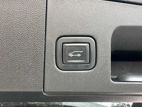 Used 2020 Cadillac XT4 Premium Luxury image 16