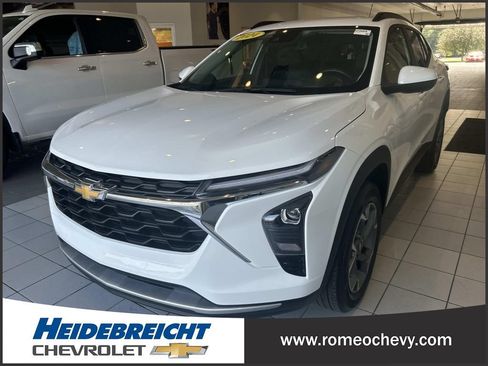 Used 2024 Chevrolet Trax LT w/ Driver Confidence Package FWD image 6