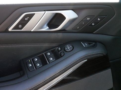 Used 2019 BMW X5 xDrive50i w/ M Sport Package image 19