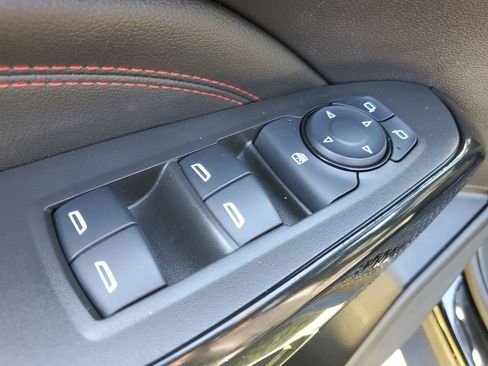 Used 2024 Chevrolet Trax RS w/ Sunroof Package FWD image 21