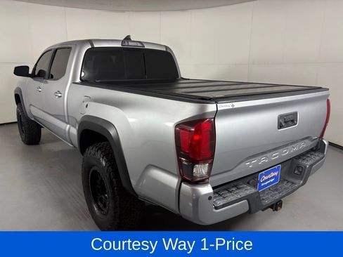 Used 2018 Toyota Tacoma TRD Off-Road w/ Technology Package AWD/4WD image 8
