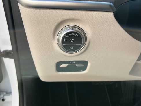 Used 2025 Mercedes-Benz C 300 4MATIC Sedan image 24