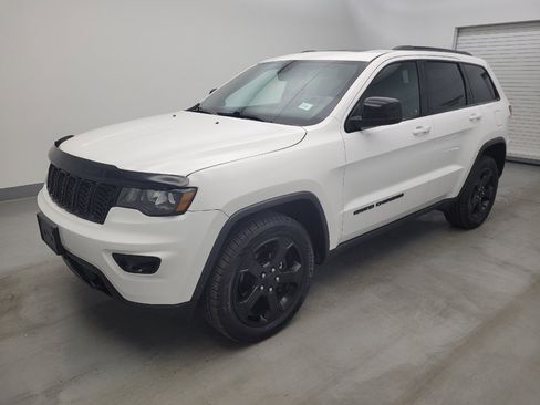 Used 2018 Jeep Grand Cherokee Laredo AWD/4WD image 2